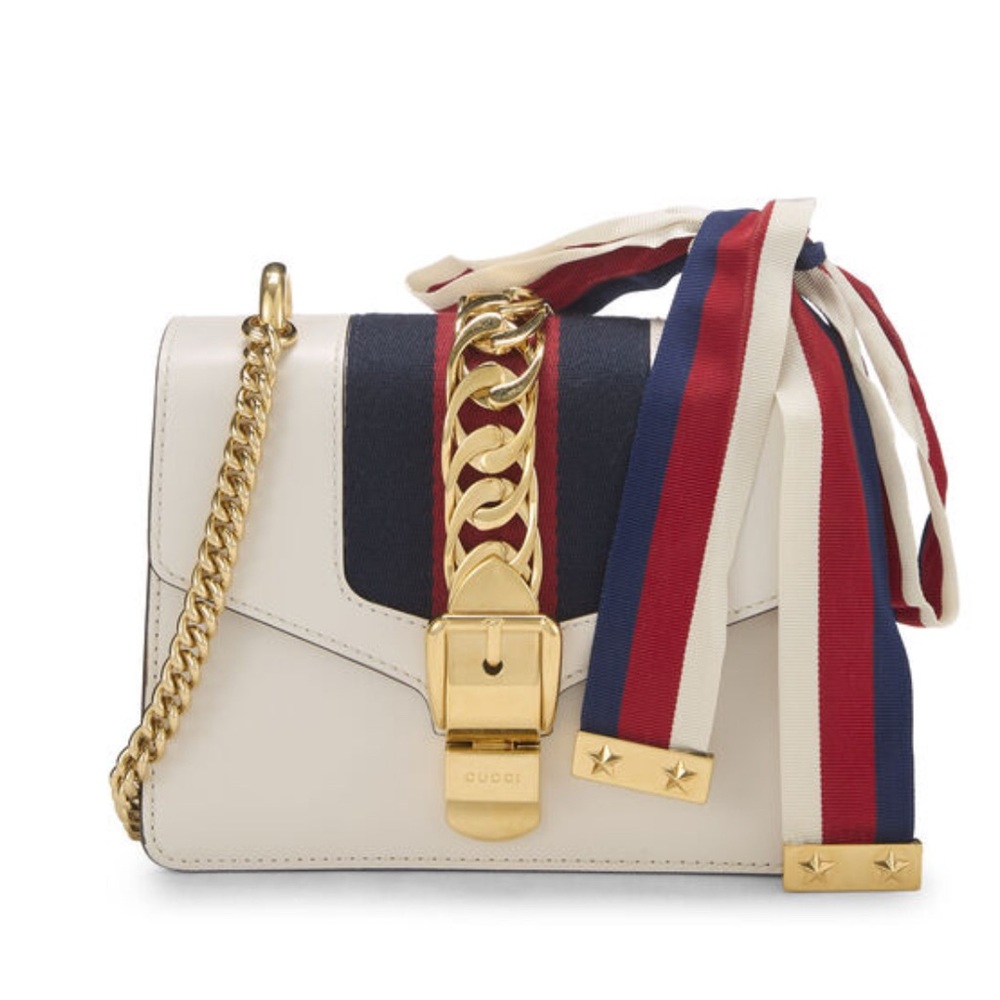 ✨💎GUCCI💎✨ Sylvie chain crossbody w/ COA, Dustbag & GWP.